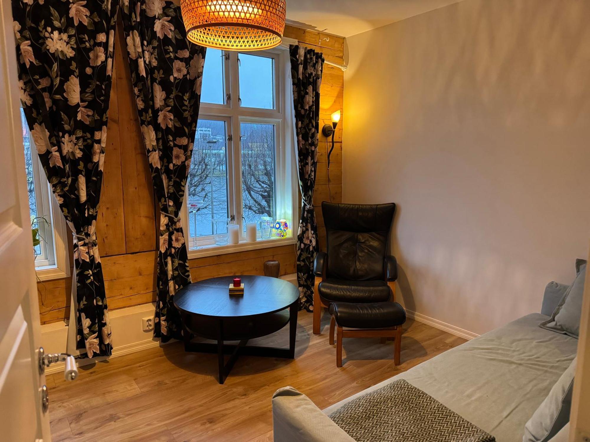 View In Center Of - 3 Bedrooms