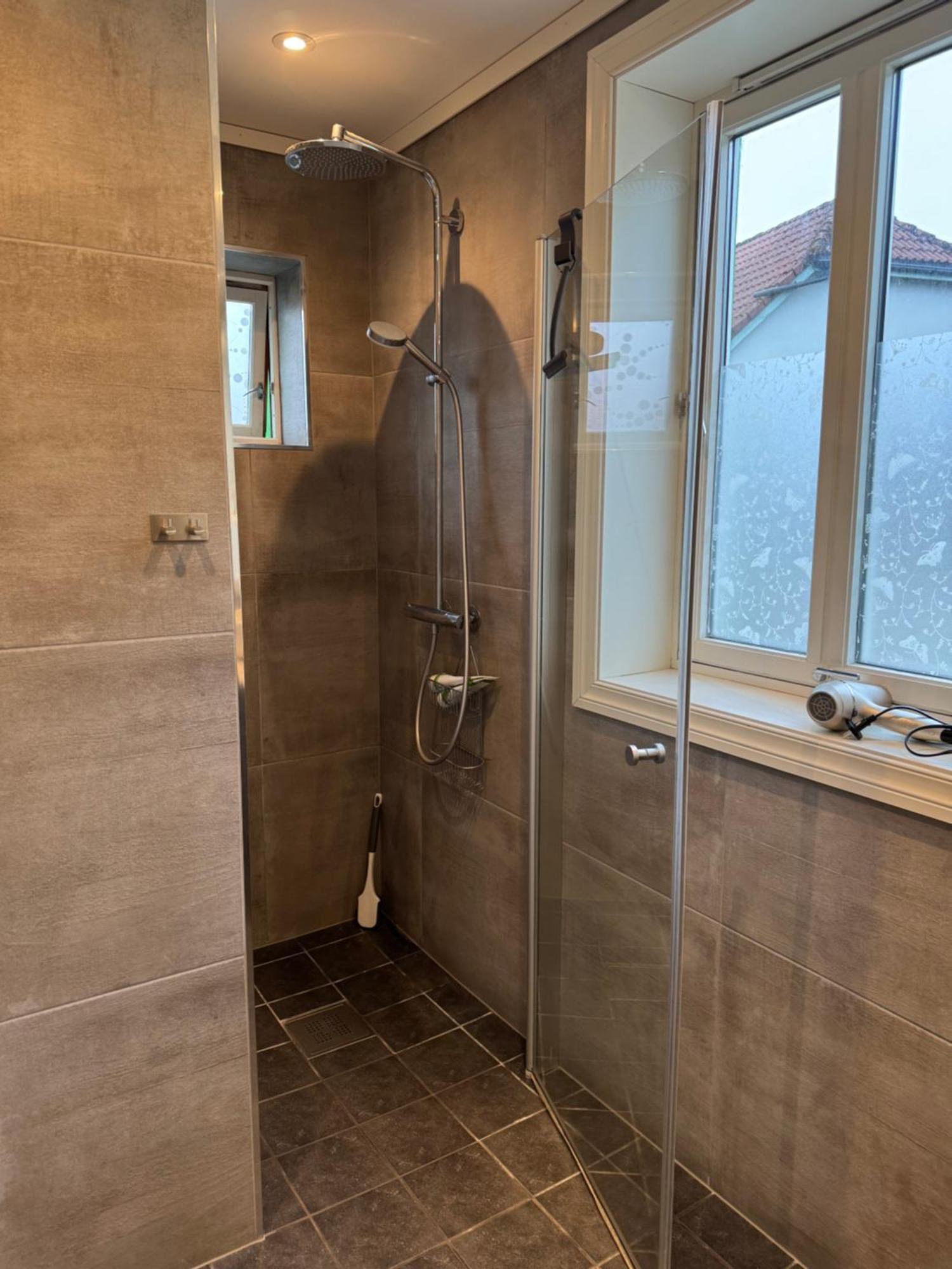 View In Center Of - 3 Bedrooms Bergen