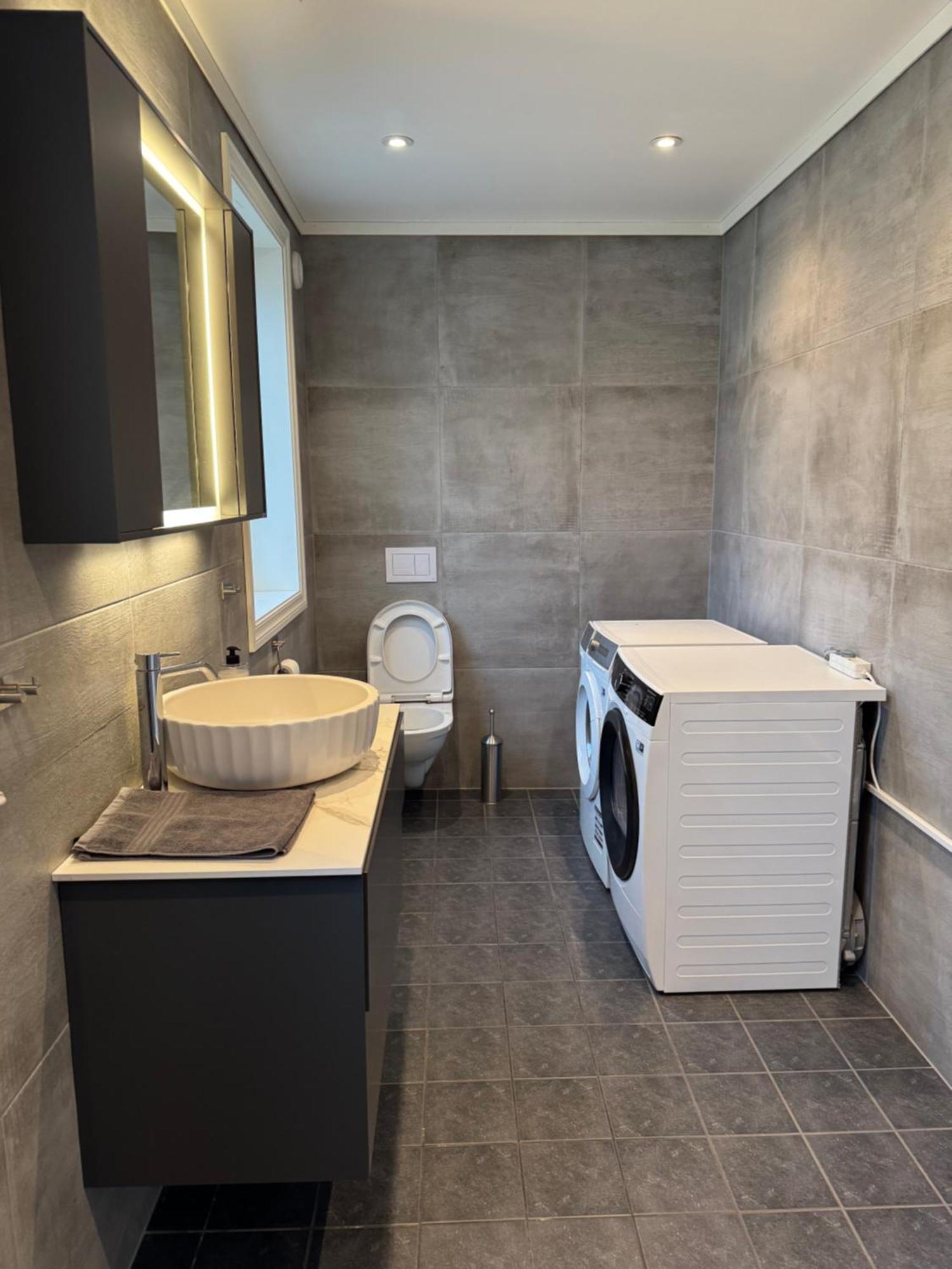 View In Center Of - 3 Bedrooms * Bergen