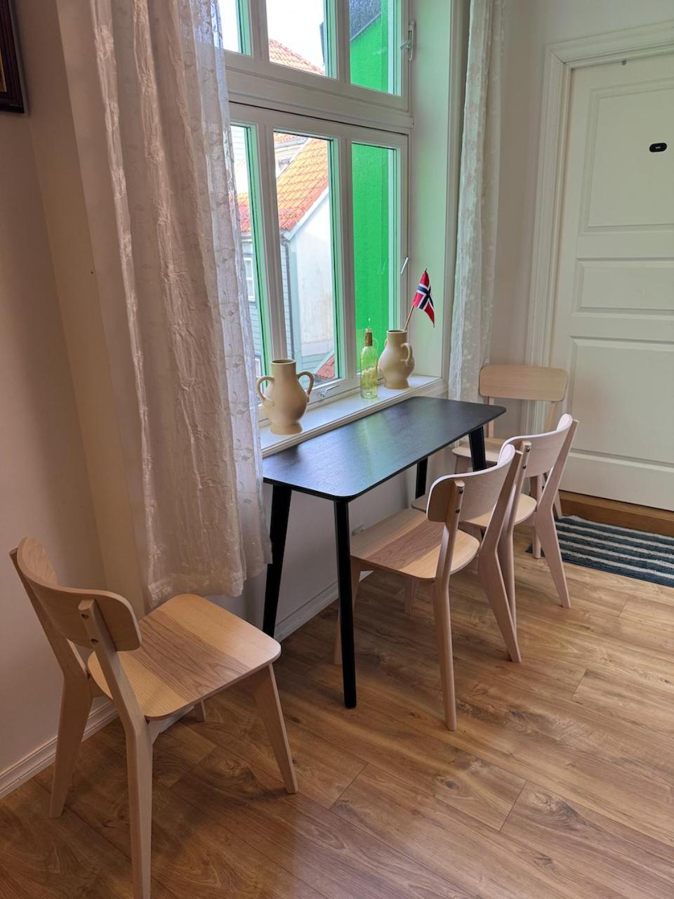View In Center Of - 3 Bedrooms