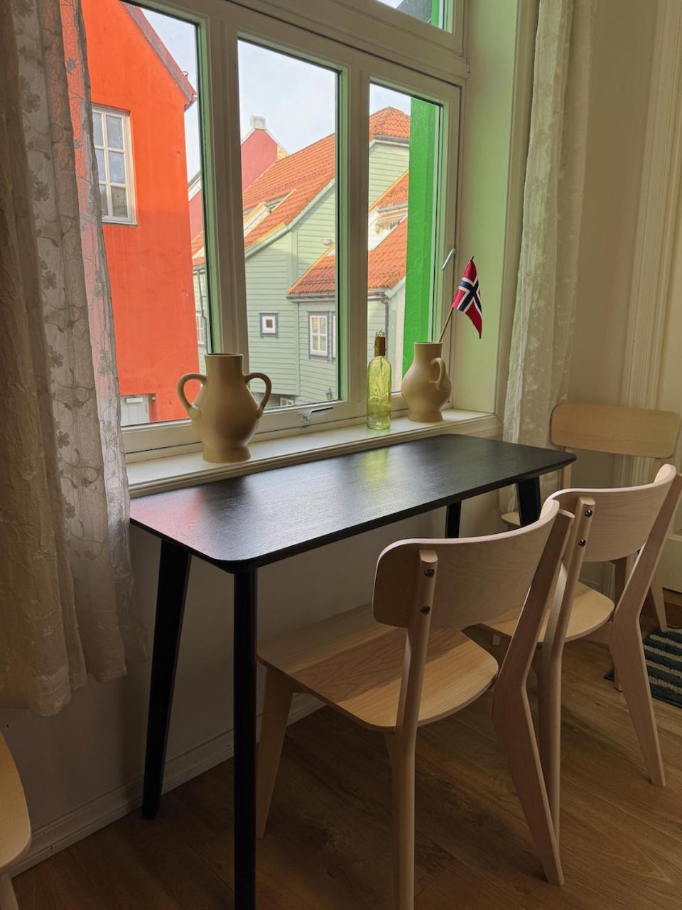 View In Center Of - 3 Bedrooms Apartment *